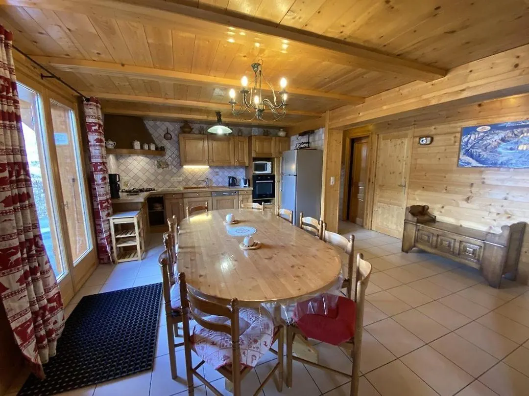 Chalet Le Cerf : Dans Le Centre De Châtel 0*,